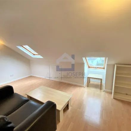 Image 2 - 115 Tooting Bec Road, London, SW17 8BW, United Kingdom - Apartment for rent