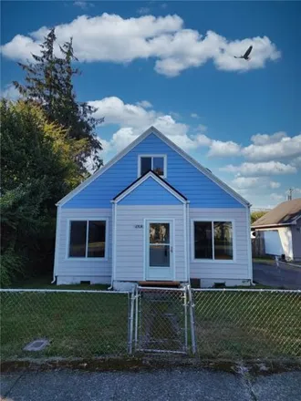 Buy this 4 bed house on Sumner at 30th in Sumner Avenue, East Hoquiam