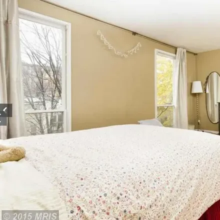 Image 6 - 242 G St SW, Unit TOP FLOORS - Townhouse for rent