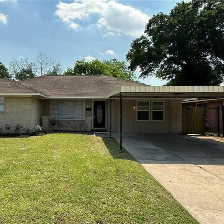 Buy this 4 bed house on 522 East Delz Drive in Houston, TX 77022