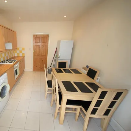 Image 3 - Bushey Road, Bournemouth, BH8 9HS, United Kingdom - Apartment for rent