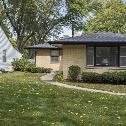Buy this 3 bed house on 1809 Bell Avenue in Rockford, IL 61103