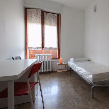Rent this 5 bed room on Via Sapri in 79, 20157 Milan MI