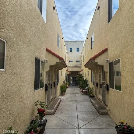 Image 2 - Park Court, Long Beach, CA 90813, USA - House for sale