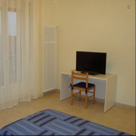 Rent this 2 bed room on Dolci Storie in Via degli Imbriani, 47-51
