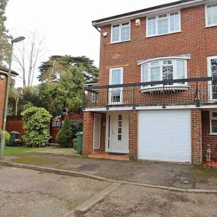 Rent this 3 bed townhouse on Outwood Lane in Chipstead, CR5 3NP