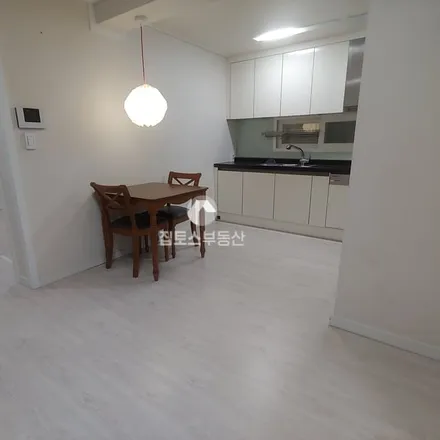 Rent this 2 bed apartment on 서울특별시 송파구 잠실동 296-4