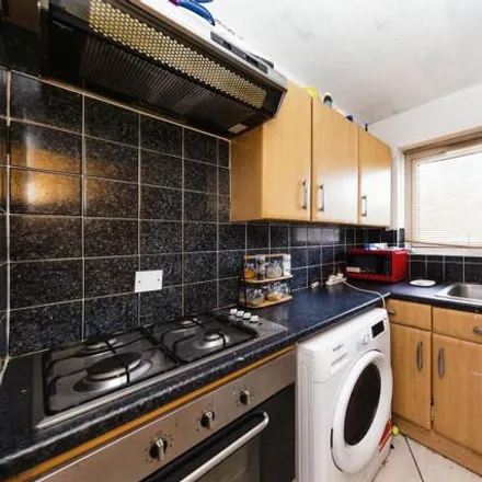 Image 4 - Tavistock Road, London, CR0 2AN, United Kingdom - Apartment for sale