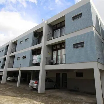 Rent this 1 bed apartment on Smuts Road in Selborne, East London