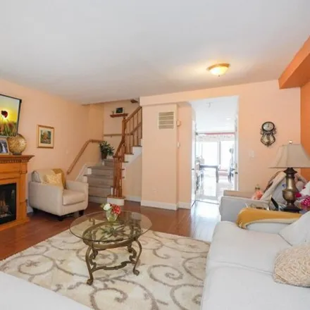 Image 5 - 17 Crabtree Avenue, New York, NY 10309, USA - House for sale