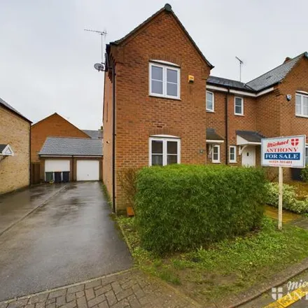 Buy this 3 bed duplex on Plover Road in Leighton Buzzard, LU7 4AW
