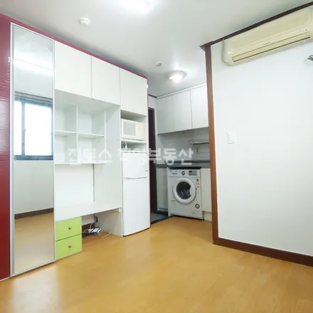 Rent this studio apartment on 서울특별시 관악구 봉천동 1563-4