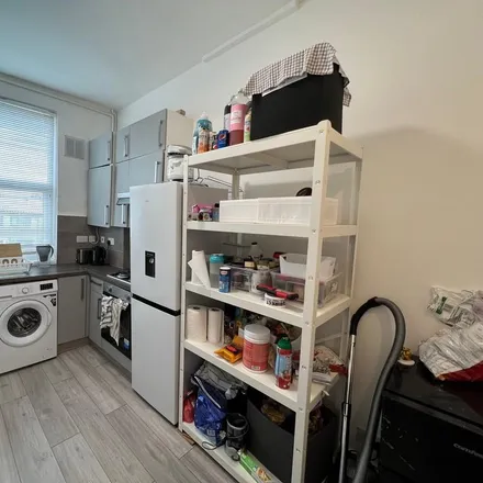 Rent this 2 bed apartment on 7cut barbers in West Green Road, London
