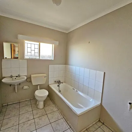 Image 6 - Andries Pretorius Street, Navalsig, Bloemfontein, 9300, South Africa - Townhouse for rent