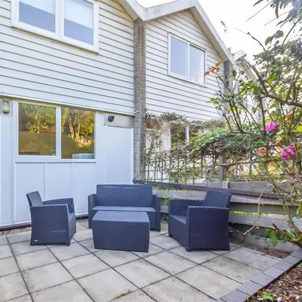 Rent this 2 bed townhouse on Leigh Hill Close in Leigh on Sea, SS9 2DJ
