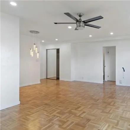 Image 3 - 8 Webb Avenue, New York, NY 10468, USA - Apartment for sale