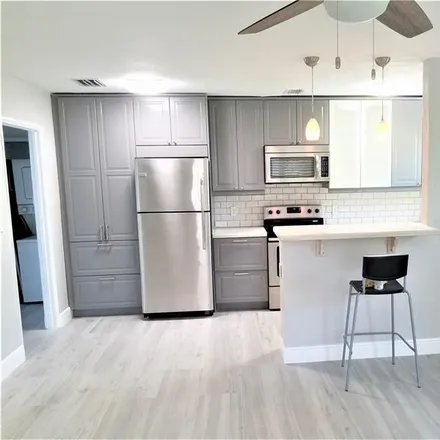 Rent this 2 bed condo on 1123 N 17th Avenue Apt A