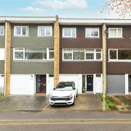 Buy this 3 bed townhouse on Milton Road in Allied Business Park, AL5 5NA