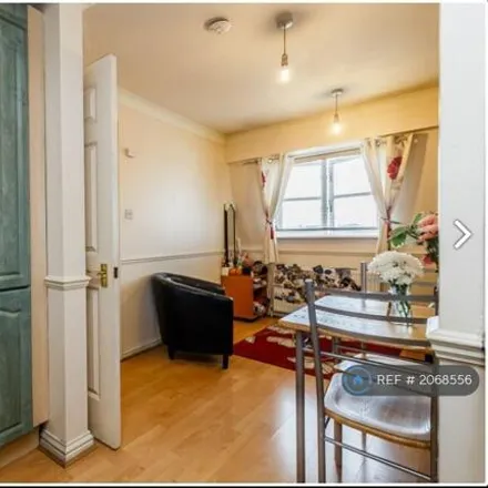 Image 9 - 200 Mile End Road, London, E1 4LD, United Kingdom - Apartment for rent