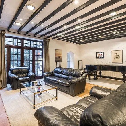 Rent this 3 bed apartment on 20 Queen's Gate Gardens in London, SW7 4PD