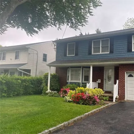 Buy this 4 bed house on 8 Yale Street in Roslyn Heights, NY 11577
