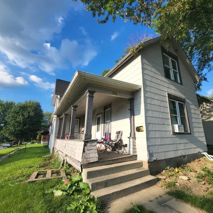 Buy this 3 bed house on 600 East Oakwood Avenue in Bucyrus, OH 44820