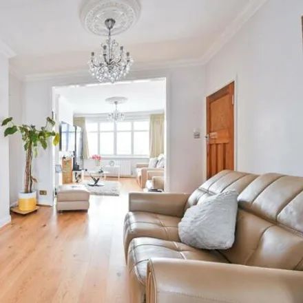 Buy this 3 bed townhouse on Lescombe Road in Bell Green, London