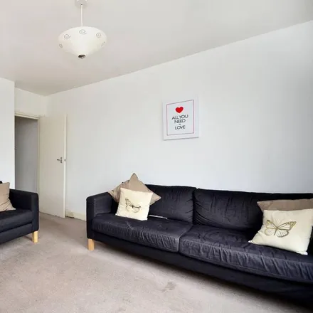 Image 4 - 34 Drakefield Road, London, SW17 8RS, United Kingdom - Apartment for rent