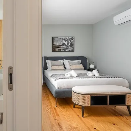 Rent this 1 bed apartment on 4150-487 Distrito de Leiria