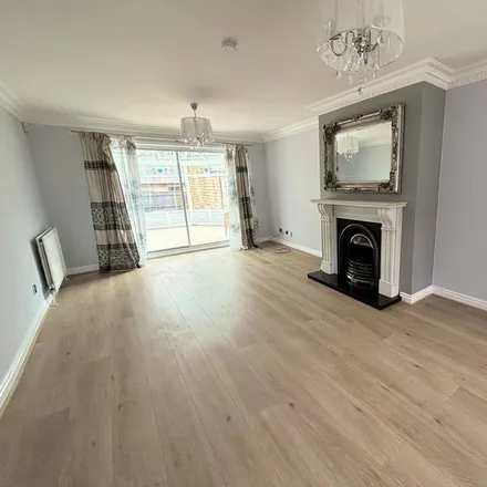 Image 3 - Parkwood Avenue, Leeds, LS8 1JR, United Kingdom - House for rent