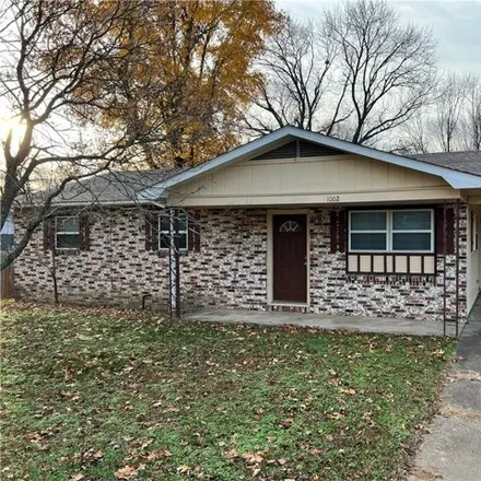 Image 1 - 1002 West Jefferson Street, Twin Springs, Siloam Springs, AR 72761, USA - House for sale