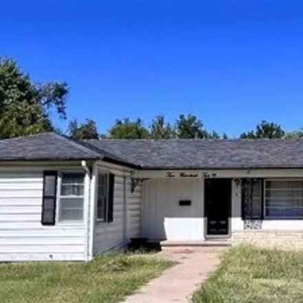 Buy this 3 bed house on 222 Southwest Boulevard in Blackwell, OK 74631
