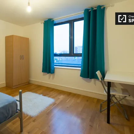 Rent this 3 bed room on The Mission in 747 Commercial Road, Ratcliffe