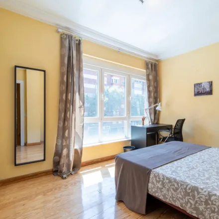 Rent this 5 bed room on Madrid in Avenida de América, 27