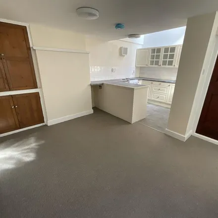 Rent this 5 bed apartment on 7A Eastfield Place in Rugby, CV21 3AT