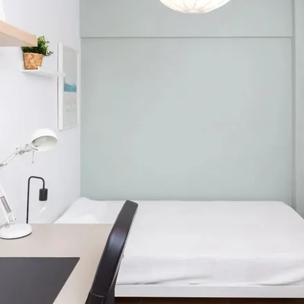 Rent this 5 bed room on Calle de Burgos in 3, 50005 Zaragoza