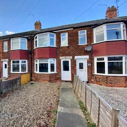 Rent this 2 bed townhouse on Foredyke Avenue in Hull, HU7 0DS