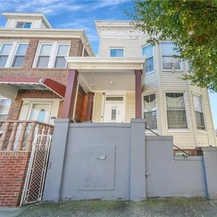 Buy this 8 bed house on 2120 Newbold Avenue in New York, NY 10462