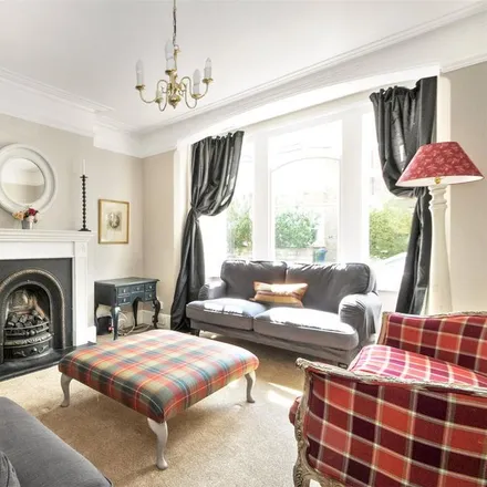 Rent this 6 bed townhouse on 1 Aston Street in Oxford, OX4 1EW