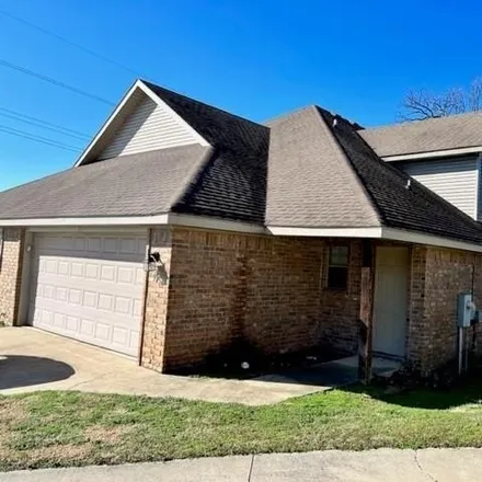 Rent this 3 bed house on 55 South Woodsprings Drive in Fayetteville, AR 72701