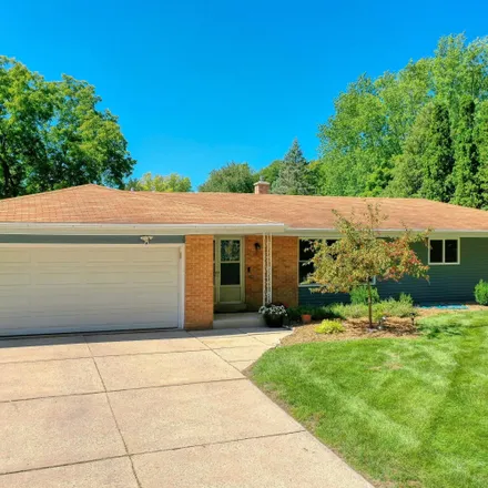 Buy this 4 bed house on 101 Lakeview Court in Village of Pewaukee, WI 53072