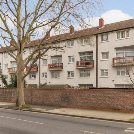 Buy this 3 bed townhouse on Lynton Road in Dunton Road, London