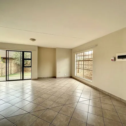 Image 7 - Carl Cronje Drive, Tyger Valley, Bellville, 7530, South Africa - Apartment for rent