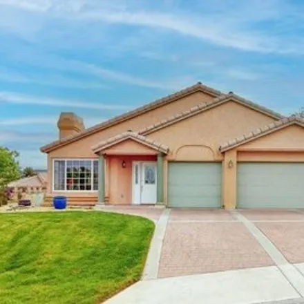 Buy this 3 bed house on Montana Street in Kennewick, WA 99338