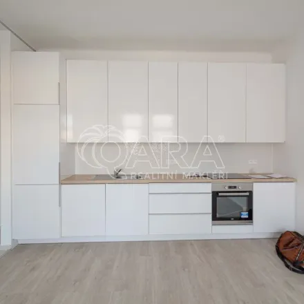 Image 3 - Mira, Vlastislavova 7, 140 00 Prague, Czechia - Apartment for rent