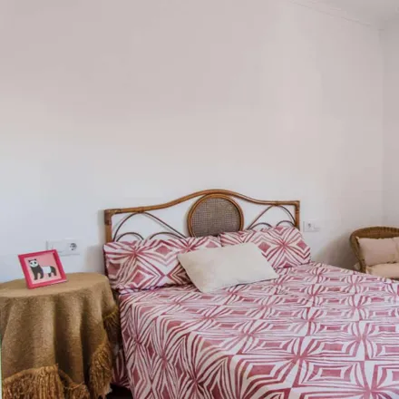 Rent this 5 bed room on Carrer del Poeta Andrés Cabrelles in 16, 46022 Valencia