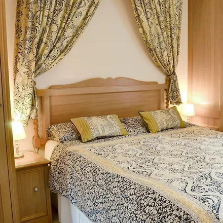 Rent this 3 bed townhouse on Bontnewydd in LL54 7YF, United Kingdom