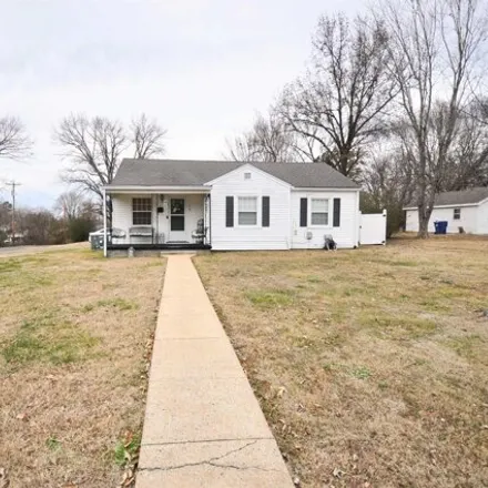 Buy this 3 bed house on 494 West 9th Street in Benton, KY 42025