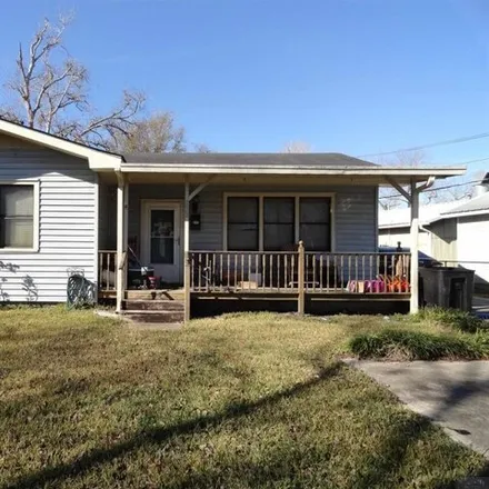 Buy this 2 bed house on 1814 Himalaya Avenue in Thibodaux, LA 70301