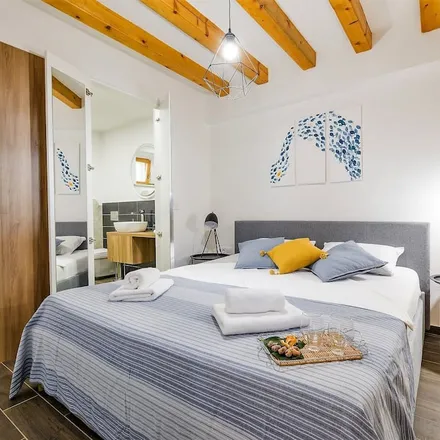 Rent this 4 bed house on Jelsa in Split-Dalmatia County, Croatia
